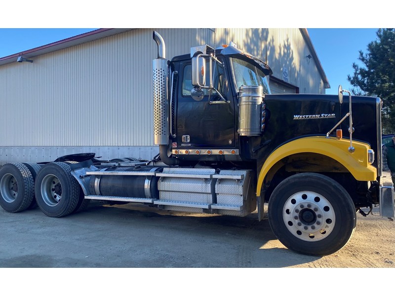 2016 Western Star 4900SF SemiTractor Truck